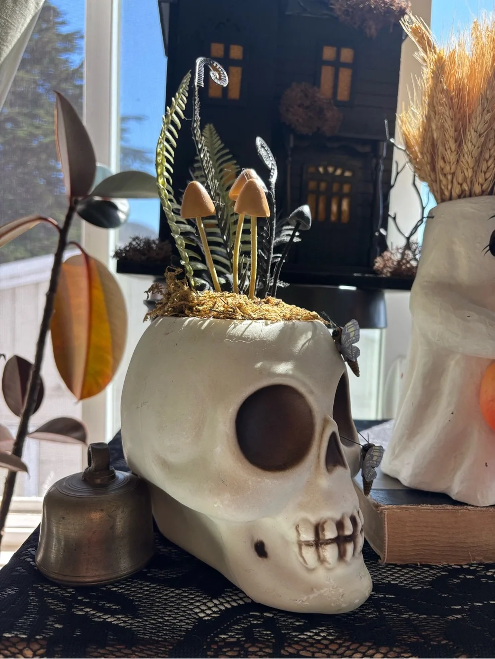 Target Midnight Forest 12” Skull & Halloween Plant Spooky Skeleton Head Retired
